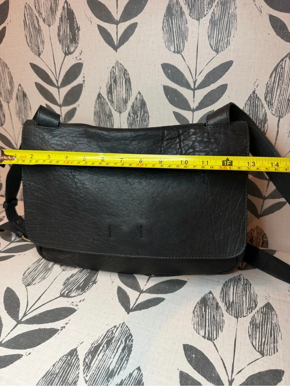 Max On Collection genuine leather messenger bag made in Italy.